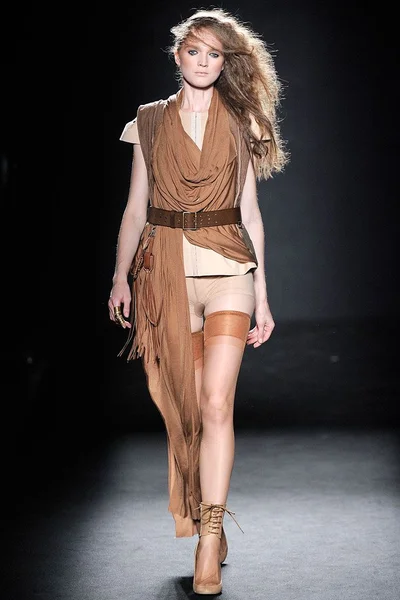 Look 15